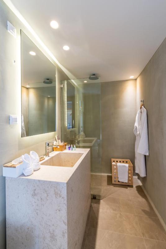 Grand Terrace Suite with Panoramic Sea View and Outdoor Hot tub  image 2