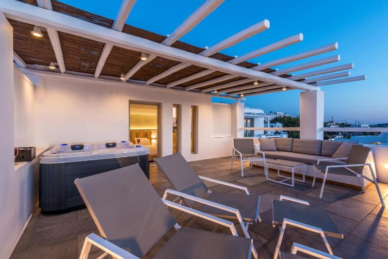 Grand Terrace Suite with Panoramic Sea View and Outdoor Hot tub  image 3