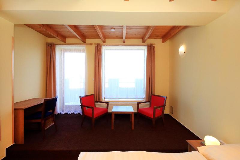 Double Room with Balcony image 3