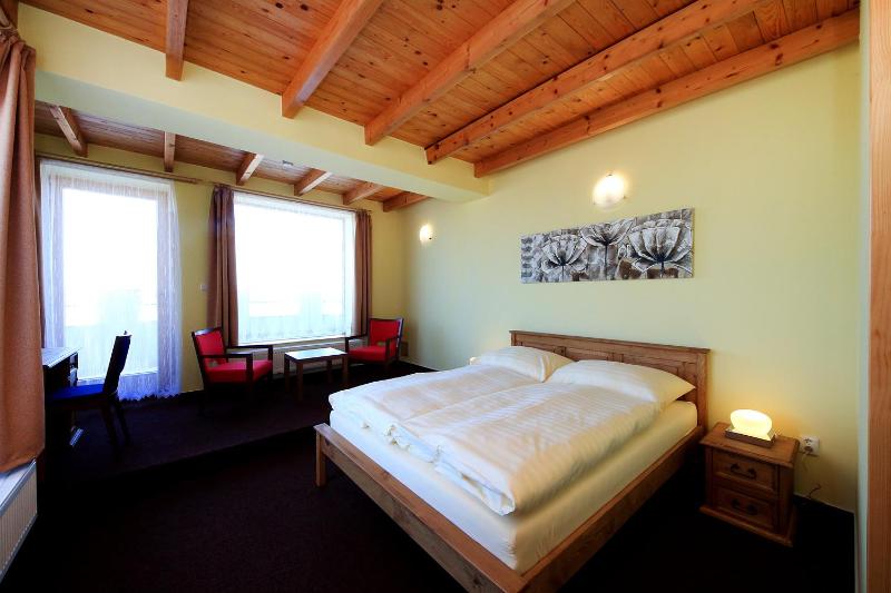 Double Room with Balcony image 2