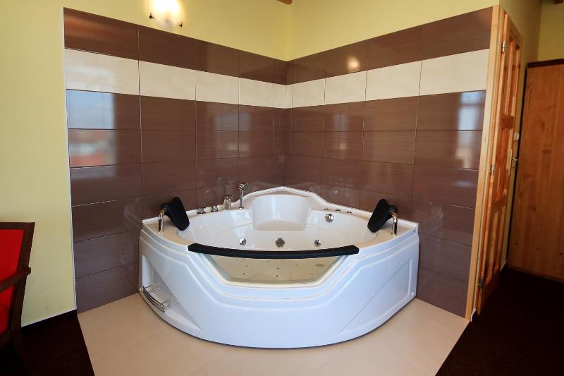 Deluxe Double Room with Bath image 4