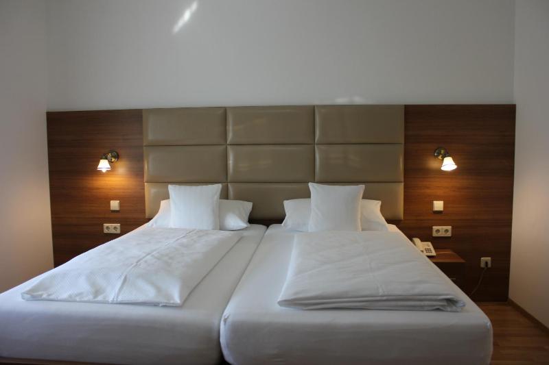 Double Room image 4