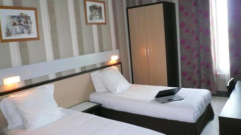 Superior Twin Room image 4