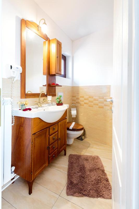 King Room with Whirlpool image 3