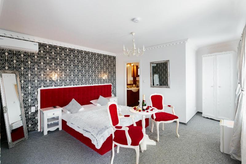 King Room with Whirlpool image 1