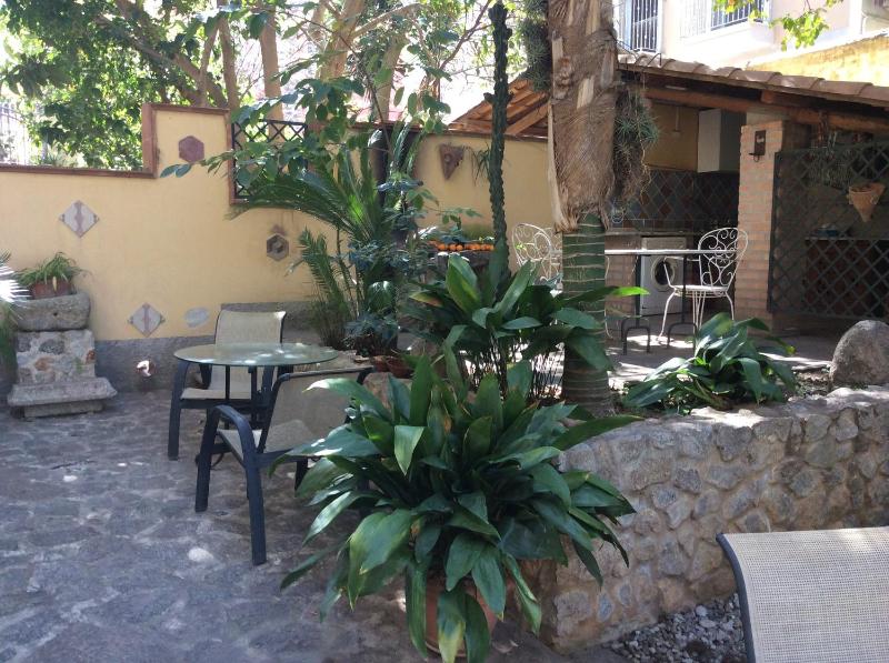 Villino with Garden - image 7