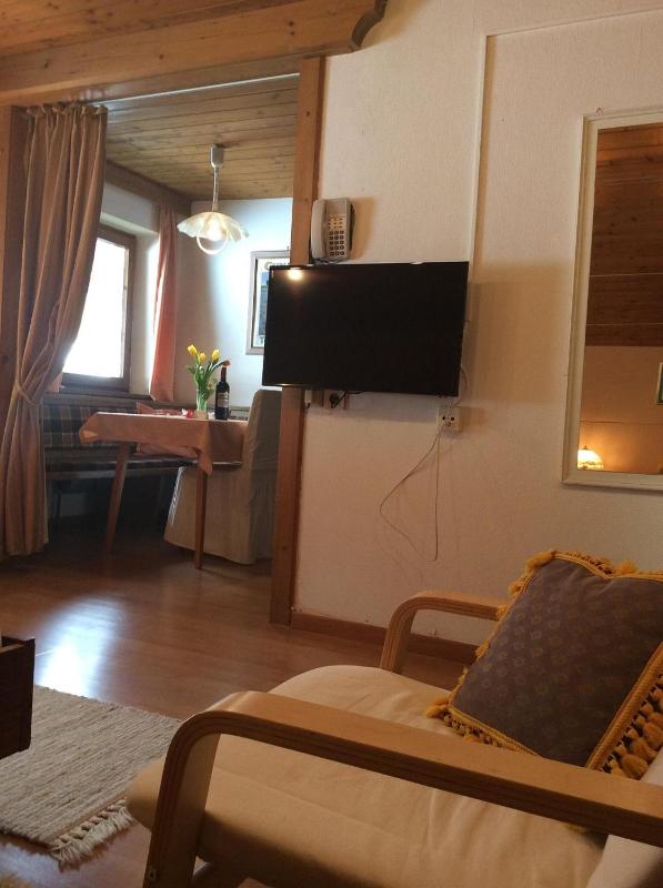 Lilie One-Bedroom Apartment image 2