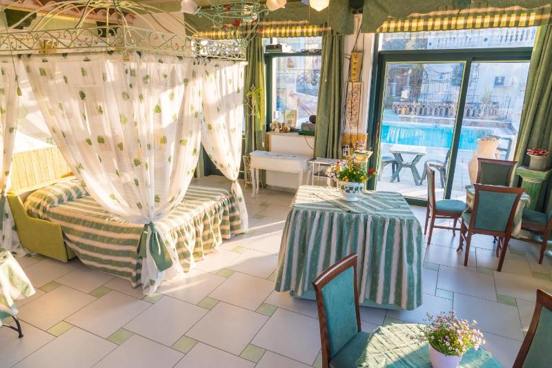 Queen Studio - Disability Access image 1