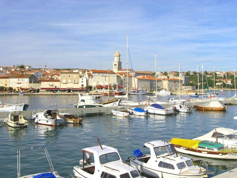 One-Bedroom Apartment image 2