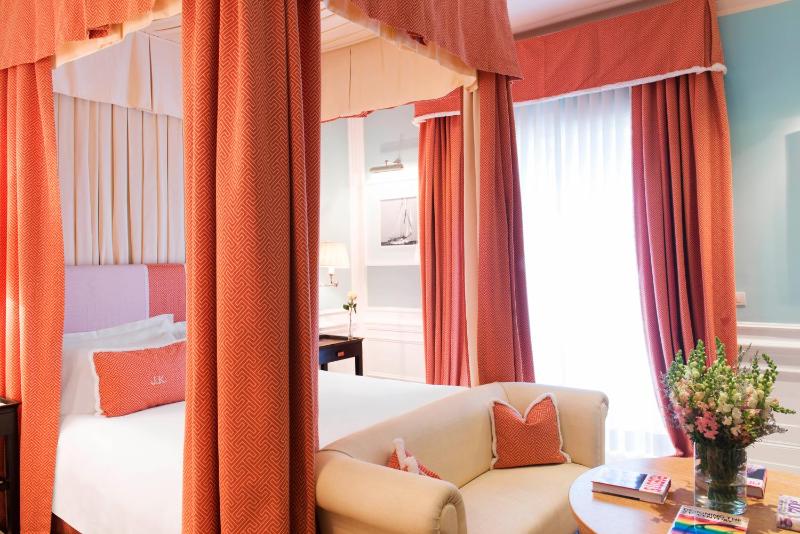 Classic Double Room image 4