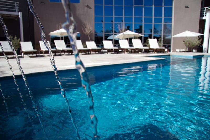 Hotel Tower Inn & Suites - image 2