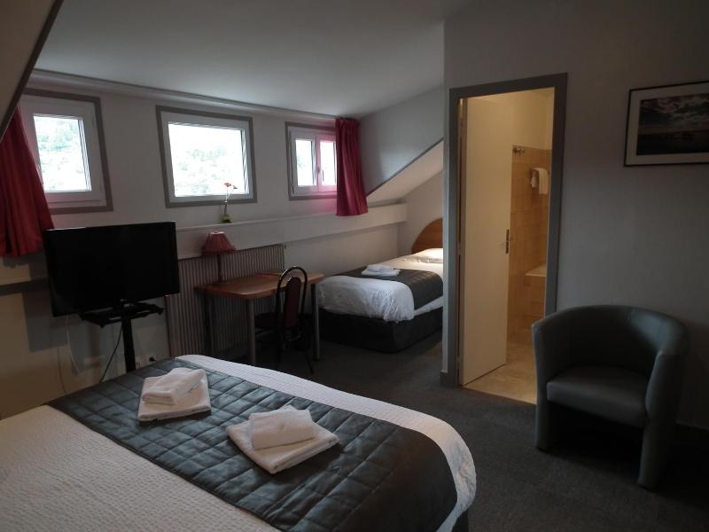 Standard Triple Room image 4