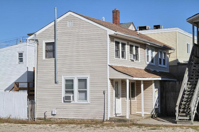 One-Bedroom House image 2