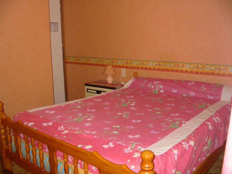 Single Room with Shared Bathroom (1 or 2 adults) image 4