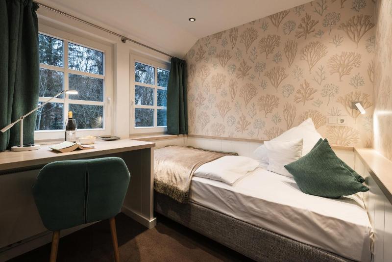 Single Room image 3