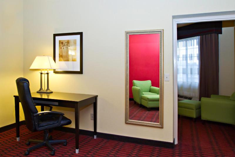 King Suite - Mobility Access/Non-Smoking image 4