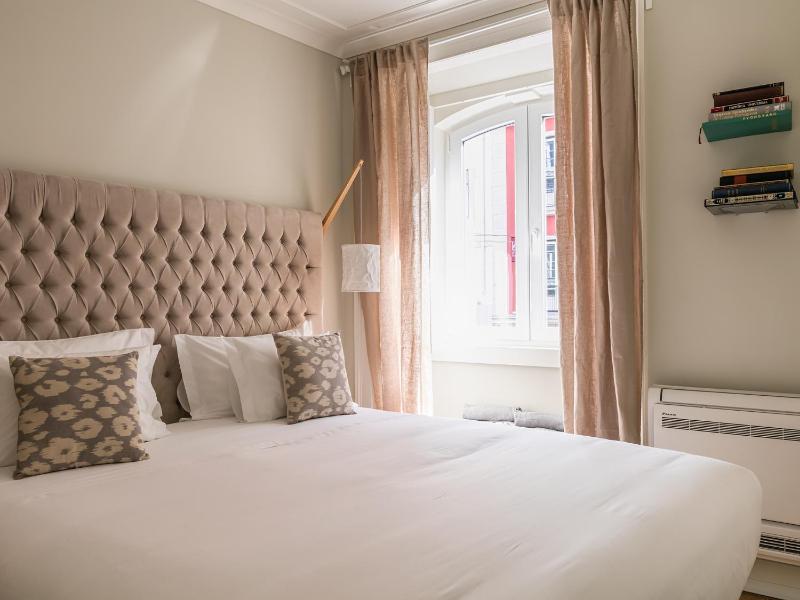 Superior One-Bedroom Apartment image 3