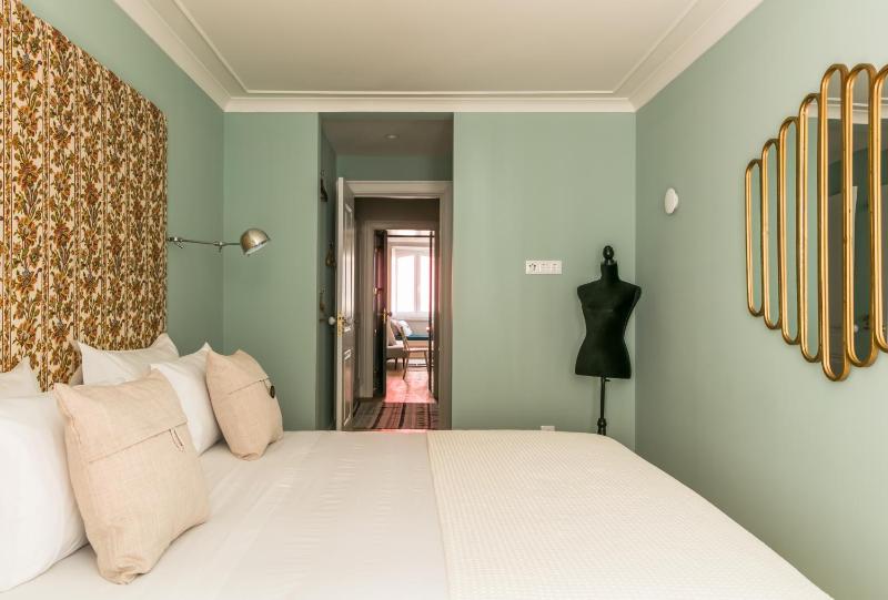 Deluxe One-Bedroom Apartment image 4