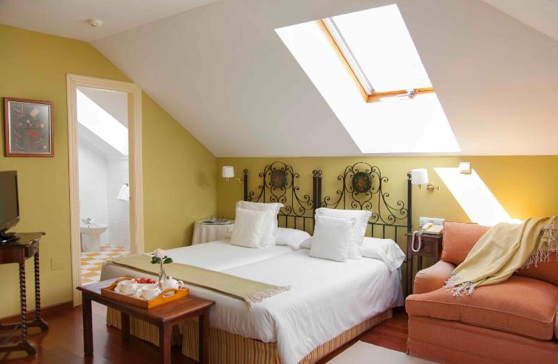 Double or Twin Room image 4