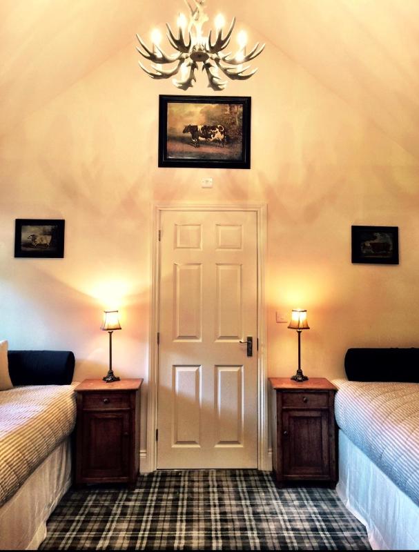 Deluxe Family Room image 3