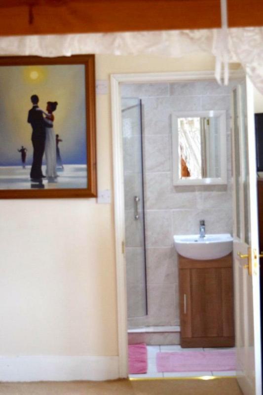 Double Suite Room with Four Poster Bed image 4