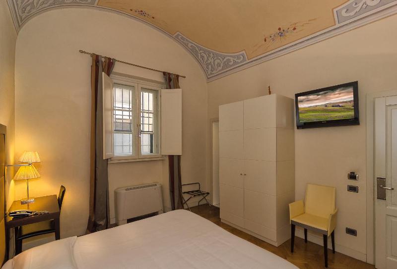Double Room image 2
