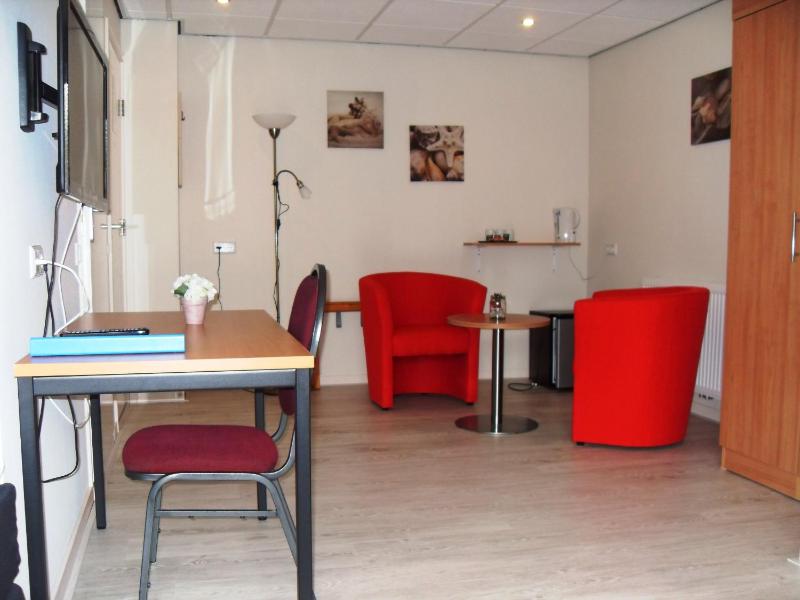 Standard Triple Room image 4