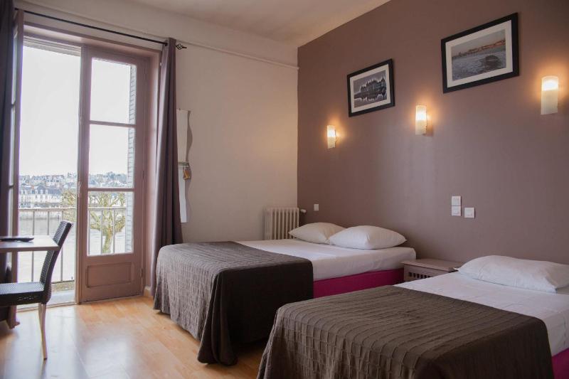 Standard Triple Room image 3