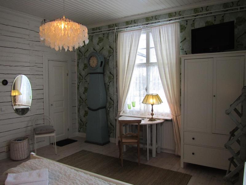 Double Room image 3
