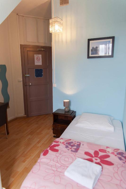 Standard Single Room image 4