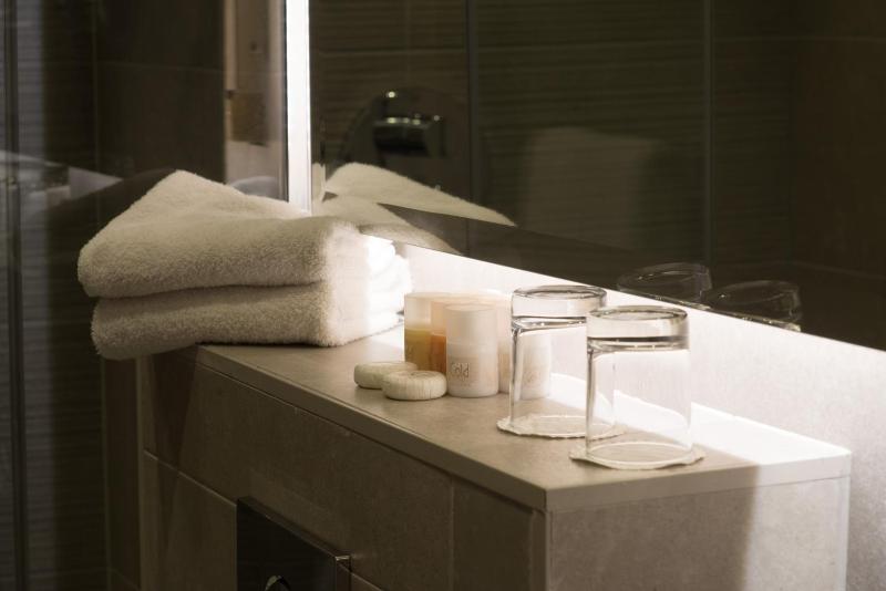 Superior Triple Room image 4