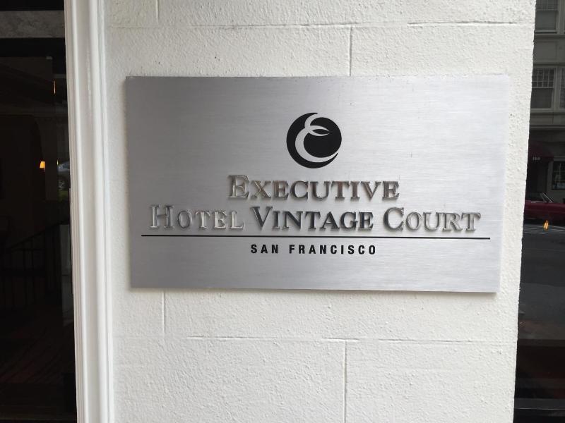 Executive Hotel Vintage Court - image 5