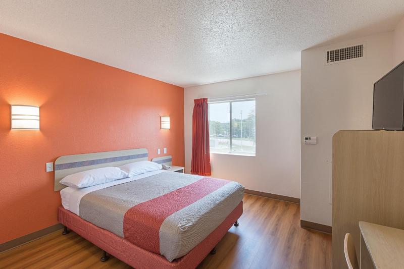 Double Room - Non-Smoking  image 3