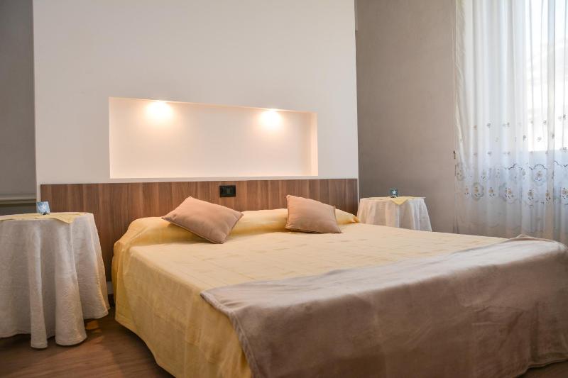 One-Bedroom Apartment image 3