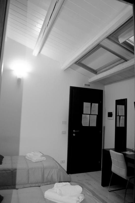 Internal twin room image 2