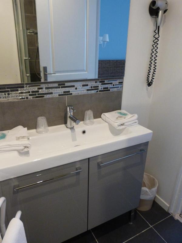 Standard Double Room image 2