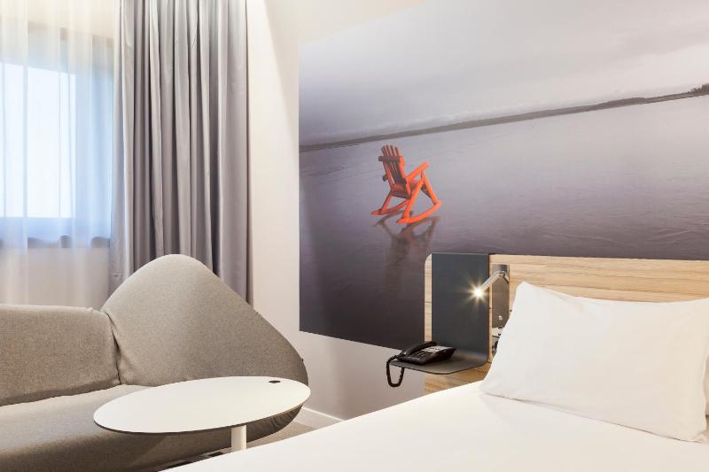 Classic Double Room with Sofa Bed image 2