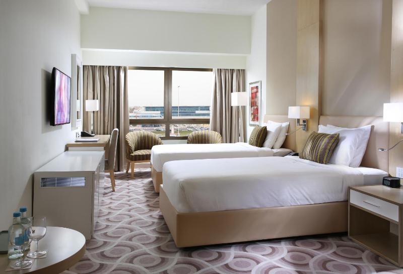 Junior Suite - Complimentary Shuttle Bus to Beach & Mall of the Emirates image 1