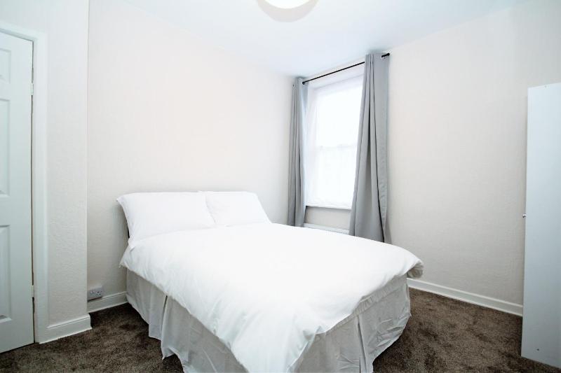 One-Bedroom Apartment image 1