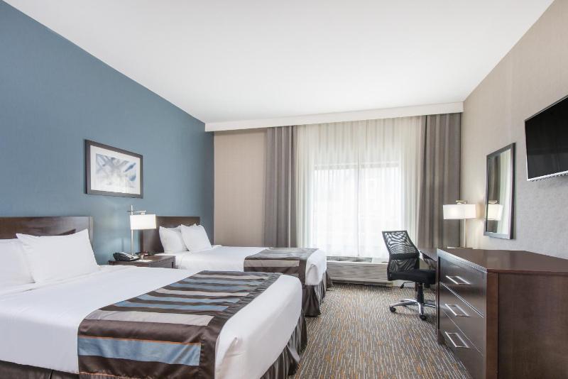 Queen Room with Two Queen Beds - Non-Smoking image 2
