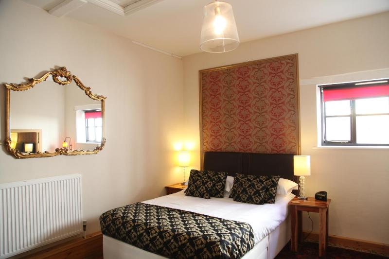 Double Room image 3