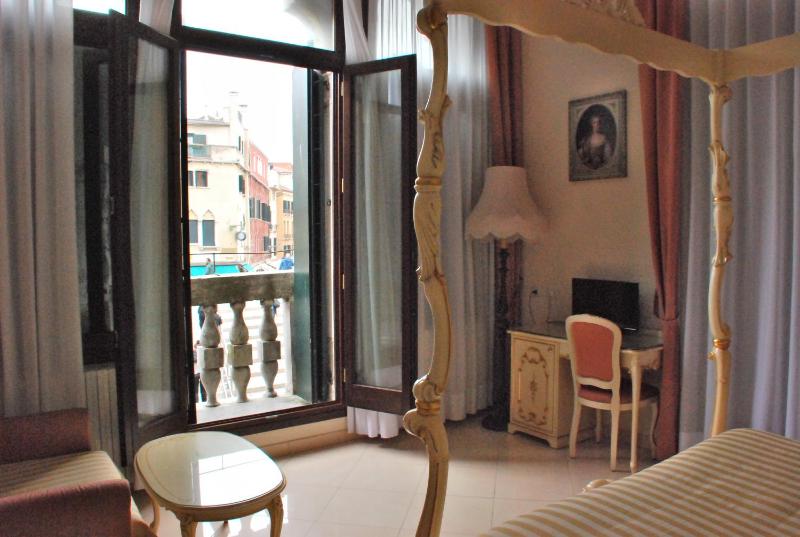 Double or Twin Room with Canal View image 3