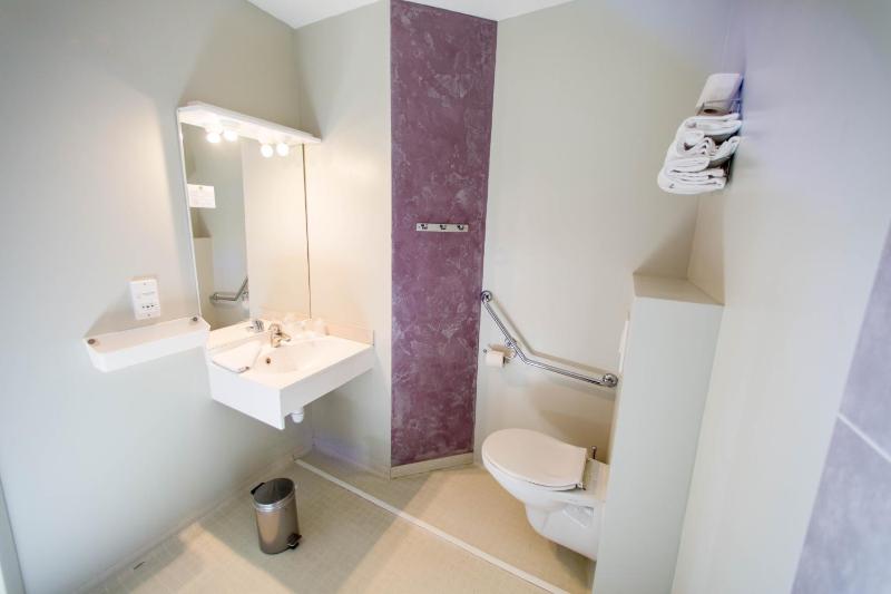 Double Room image 4