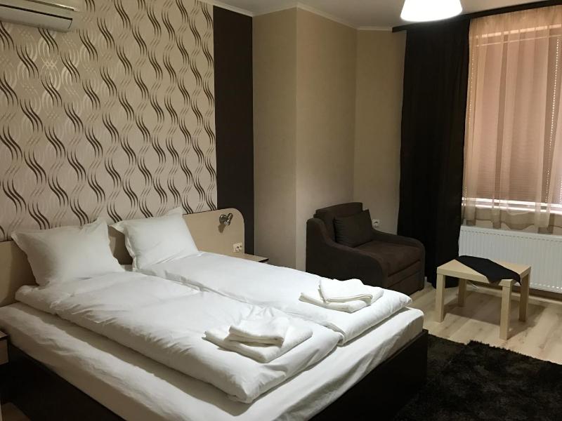 Double Room image 4