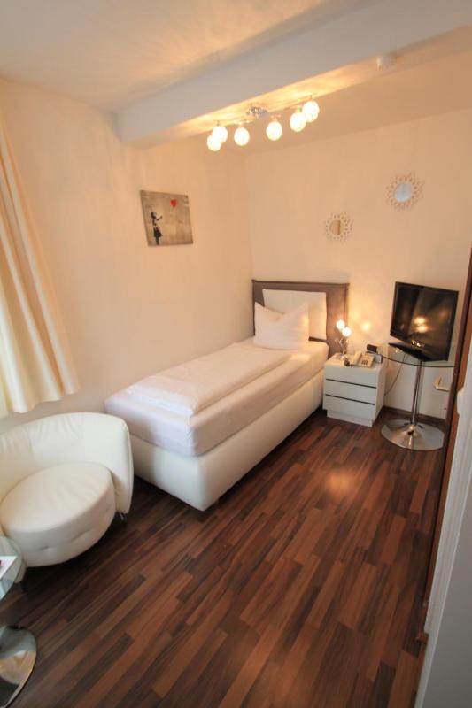 Single Room image 2