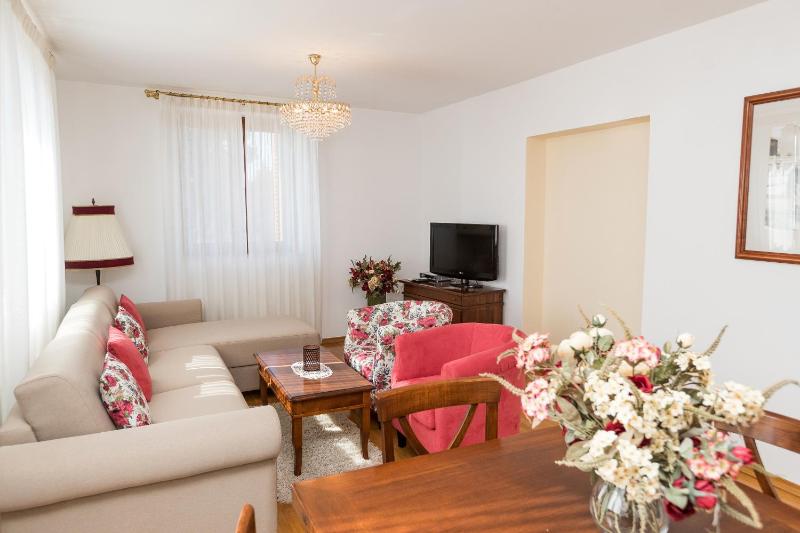 Apartment (3 Adults) image 2
