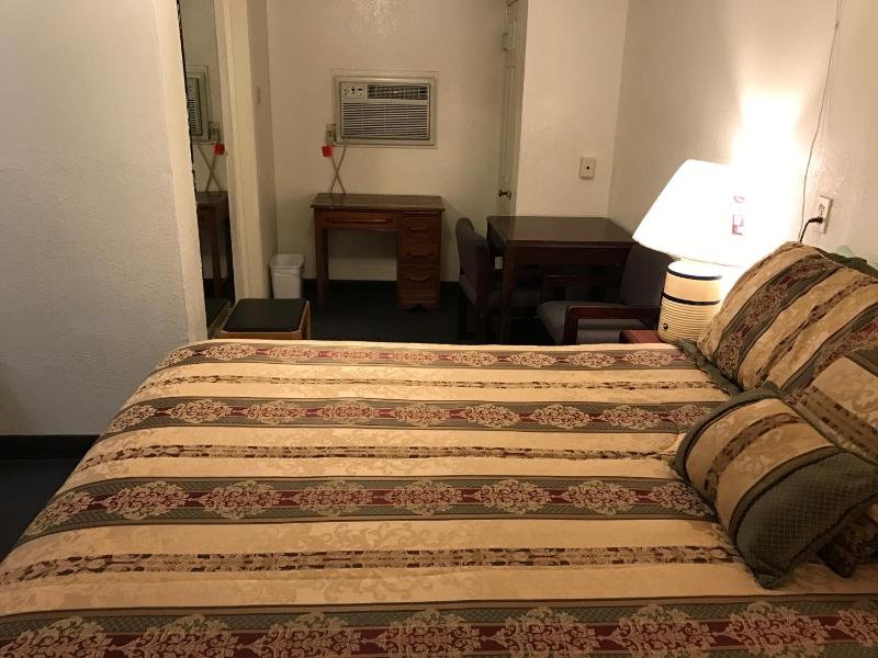 Standard Queen Room with Two Queen Beds image 4