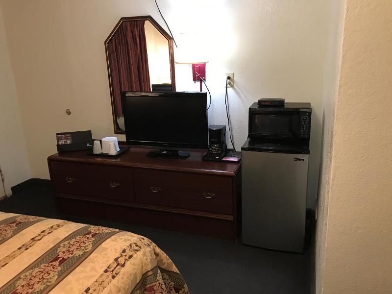Queen Room image 3