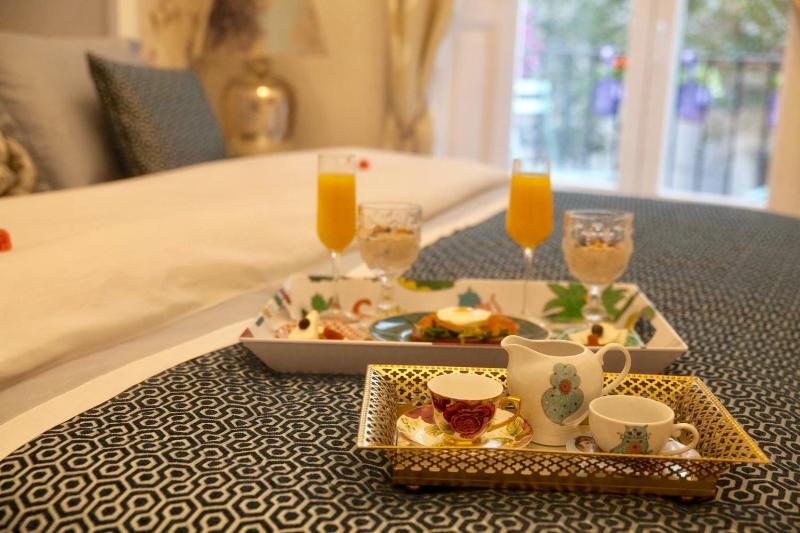 Deluxe King Suite image 3