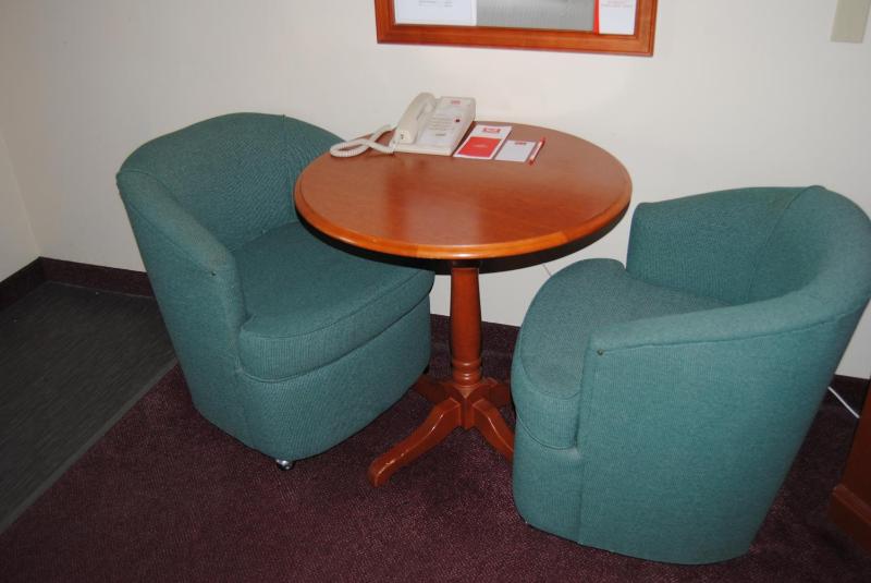 Economy Inn - image 11